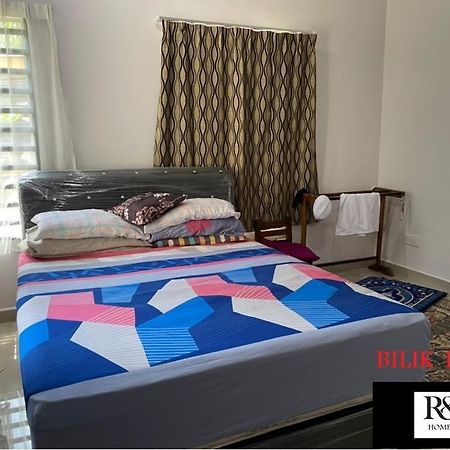 R & R Homestay Tanjung Karang Eksteriør billede