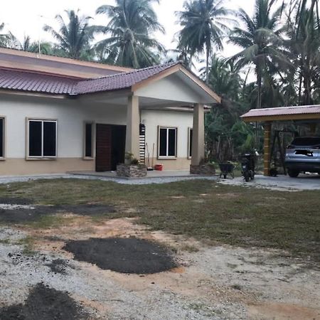 R & R Homestay Tanjung Karang Eksteriør billede