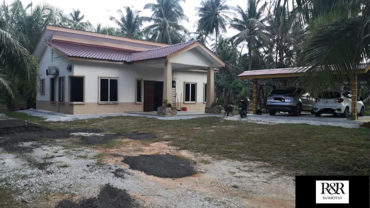 R & R Homestay Tanjung Karang Eksteriør billede